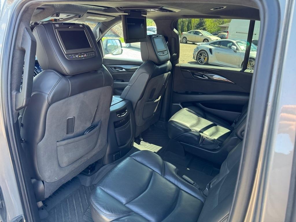 Cadillac Escalade ESV 4WD 4dr Platinum 2019