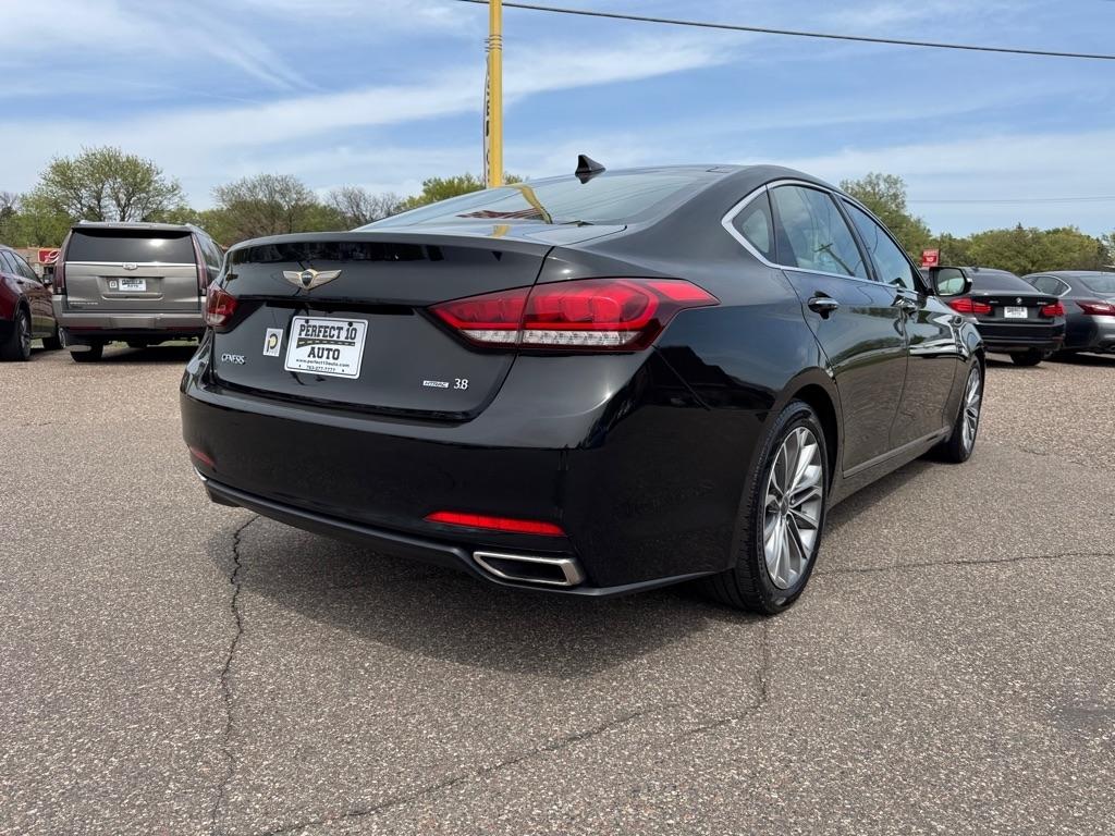 Hyundai Genesis 4dr Sdn V6 3.8L AWD 2015
