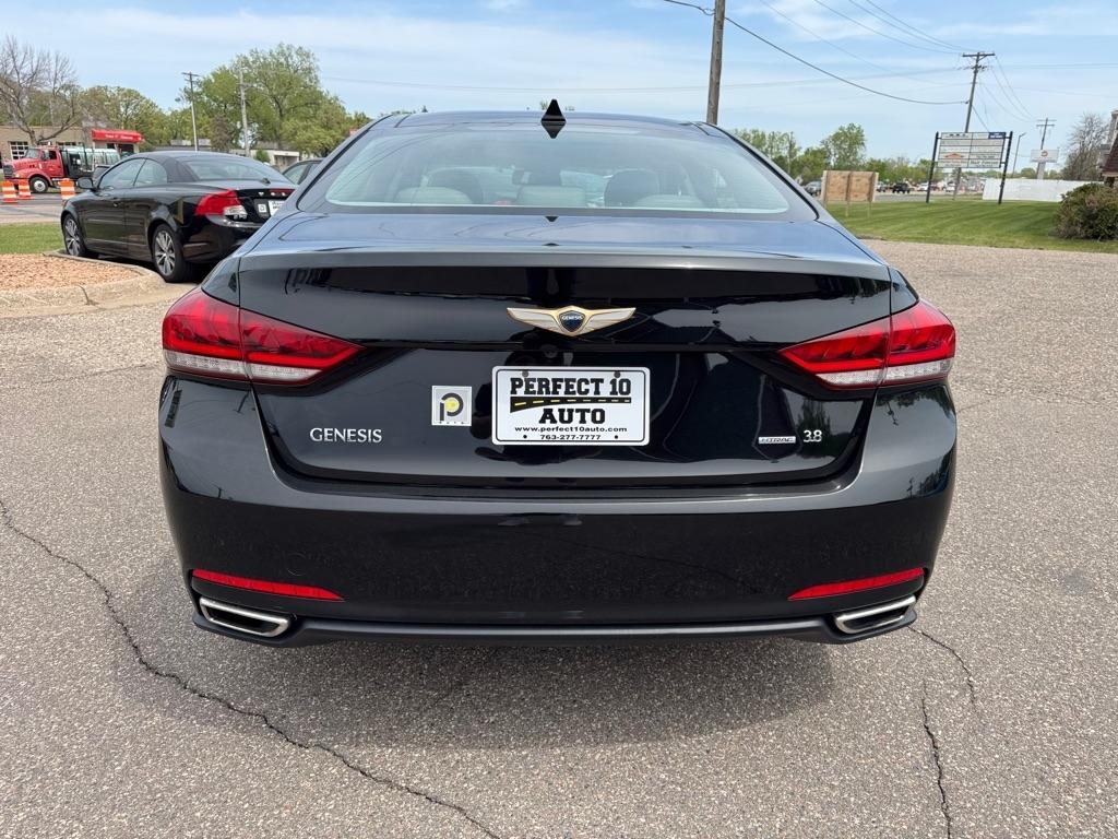 Hyundai Genesis 4dr Sdn V6 3.8L AWD 2015