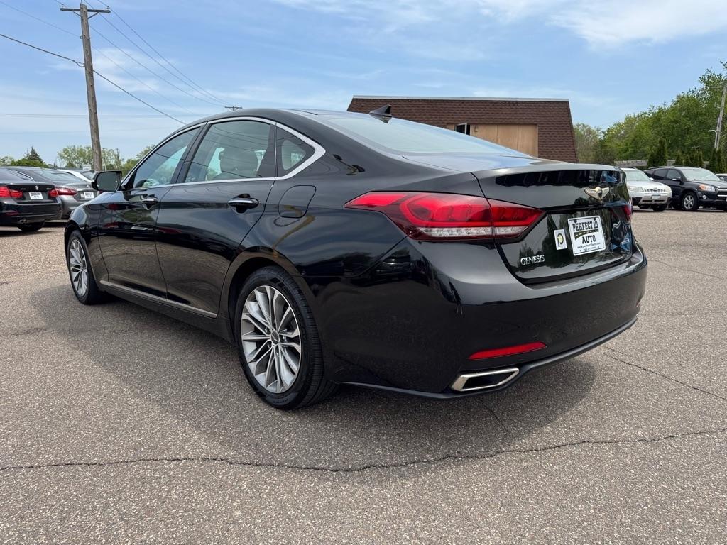 Hyundai Genesis 4dr Sdn V6 3.8L AWD 2015