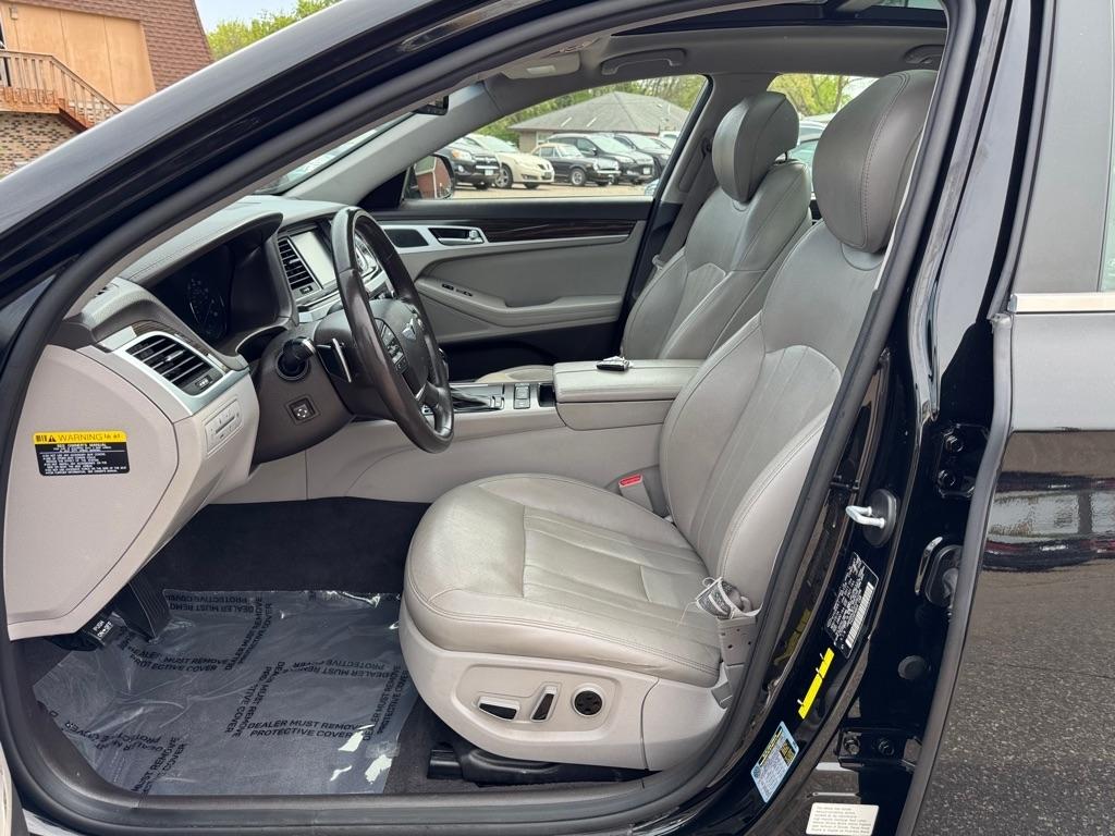 Hyundai Genesis 4dr Sdn V6 3.8L AWD 2015