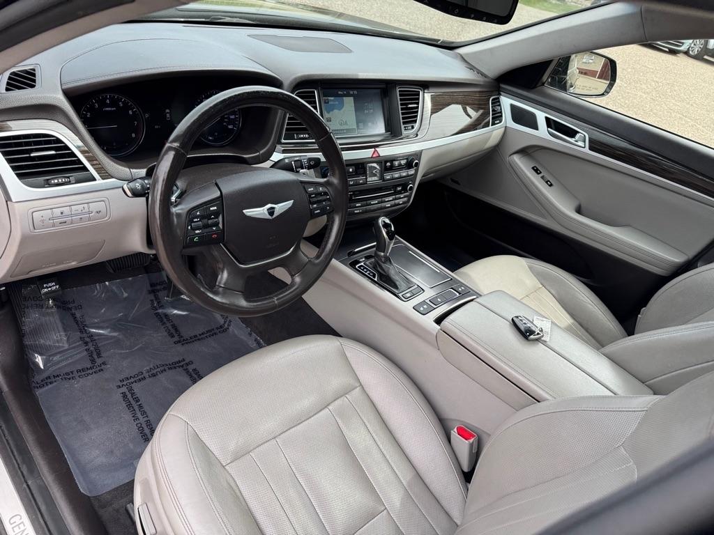 Hyundai Genesis 4dr Sdn V6 3.8L AWD 2015
