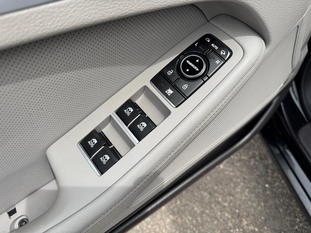Hyundai Genesis 4dr Sdn V6 3.8L AWD 2015