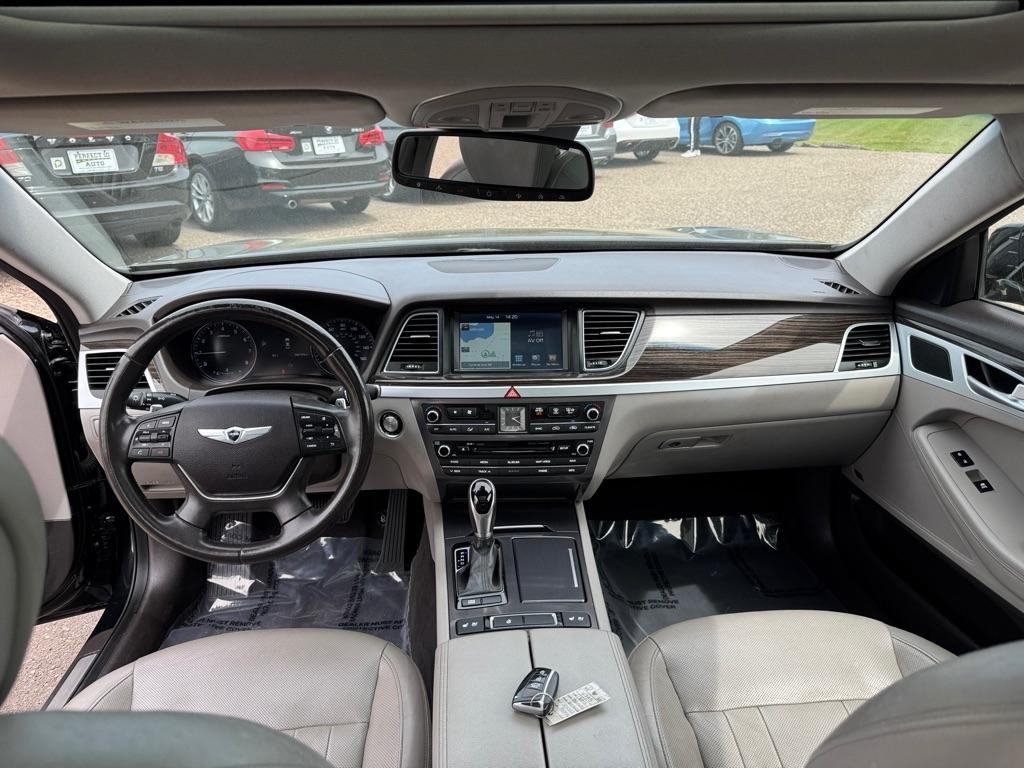 Hyundai Genesis 4dr Sdn V6 3.8L AWD 2015