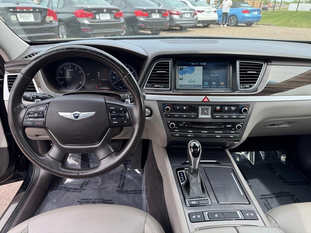 Hyundai Genesis 4dr Sdn V6 3.8L AWD 2015