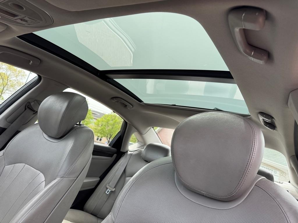 Hyundai Genesis 4dr Sdn V6 3.8L AWD 2015