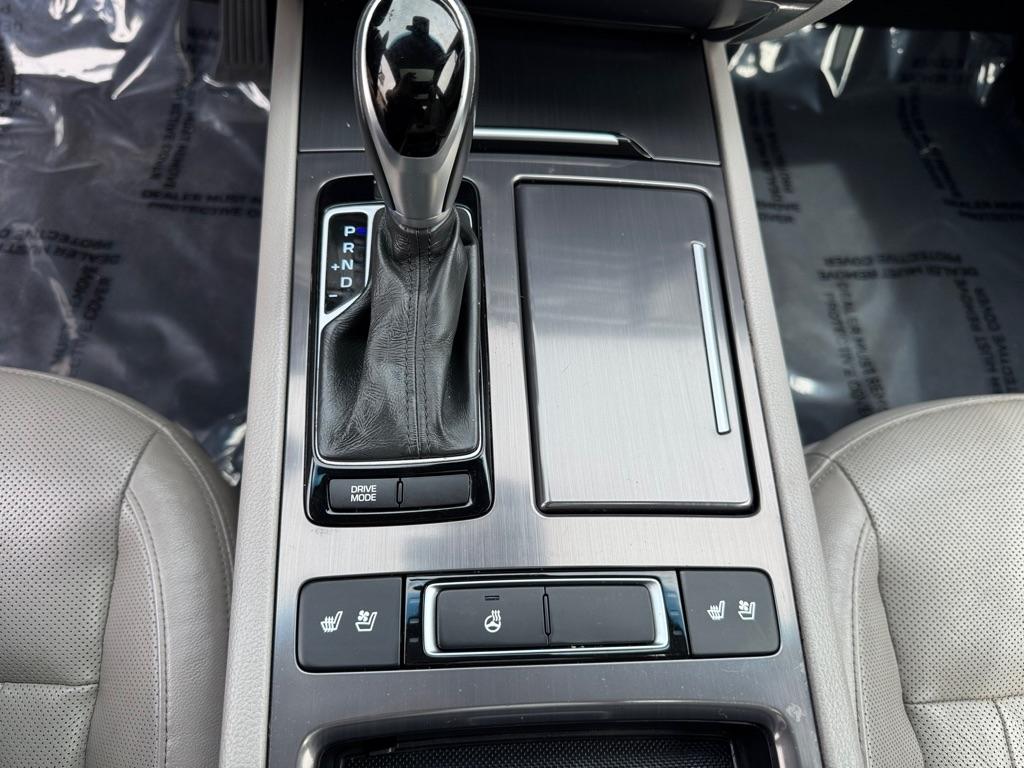 Hyundai Genesis 4dr Sdn V6 3.8L AWD 2015