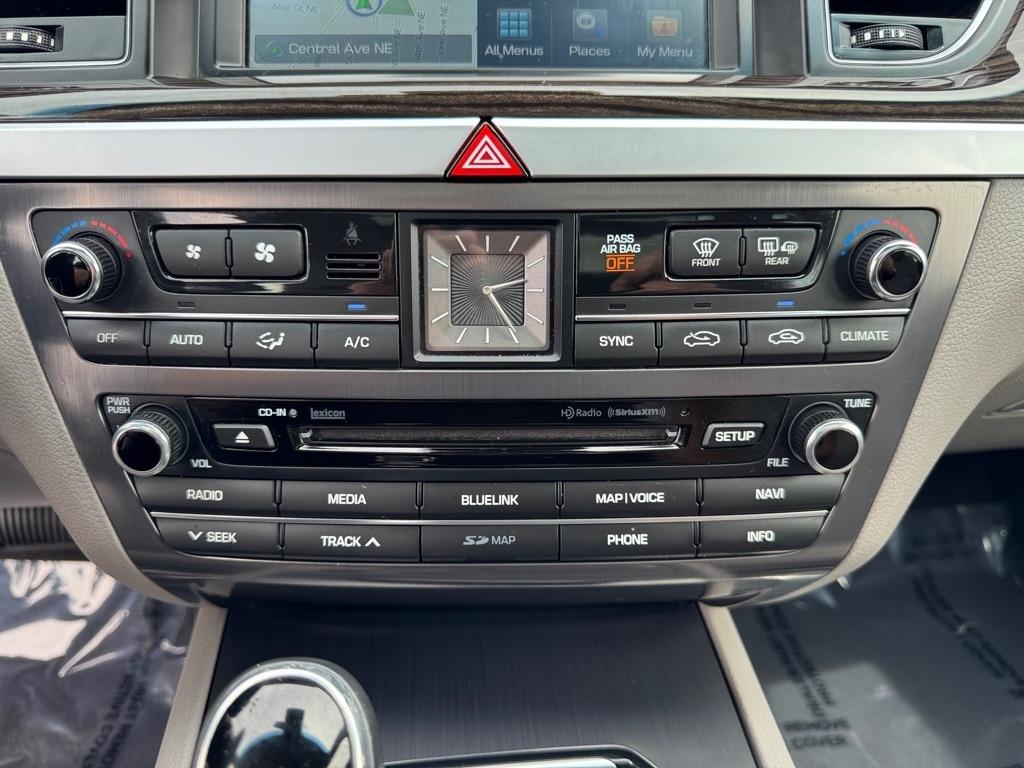 Hyundai Genesis 4dr Sdn V6 3.8L AWD 2015