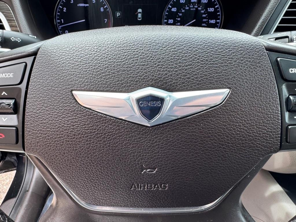 Hyundai Genesis 4dr Sdn V6 3.8L AWD 2015