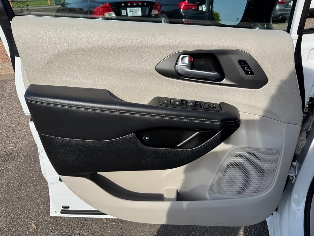 Chrysler Pacifica Hybrid Select FWD 2024