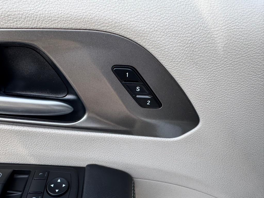 Chrysler Pacifica Hybrid Select FWD 2024