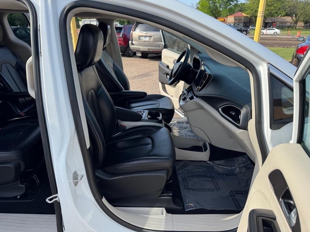 Chrysler Pacifica Hybrid Select FWD 2024