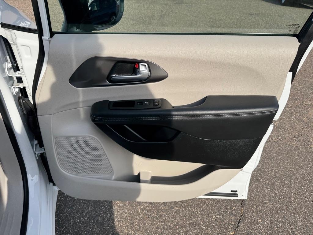 Chrysler Pacifica Hybrid Select FWD 2024