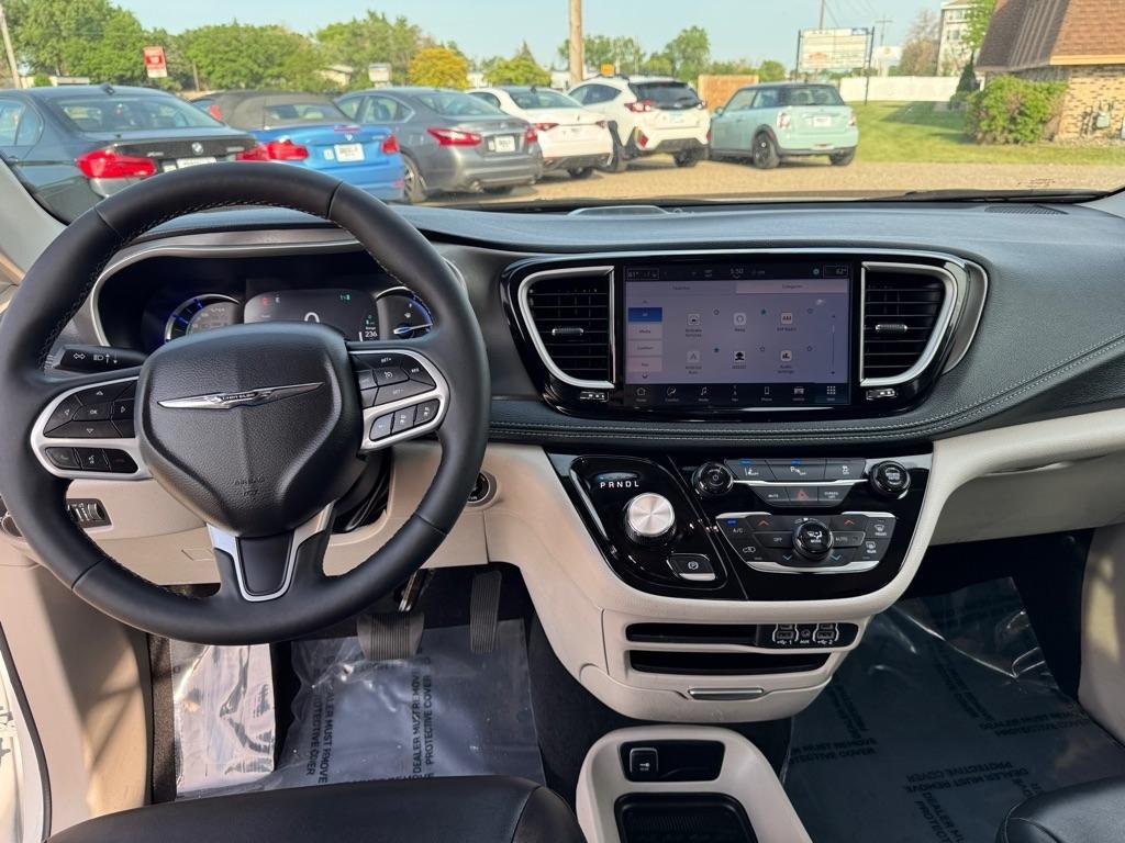 Chrysler Pacifica Hybrid Select FWD 2024