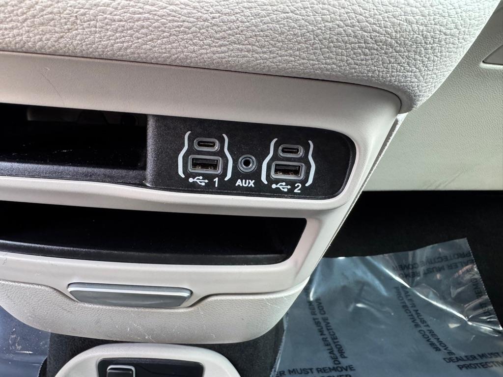 Chrysler Pacifica Hybrid Select FWD 2024
