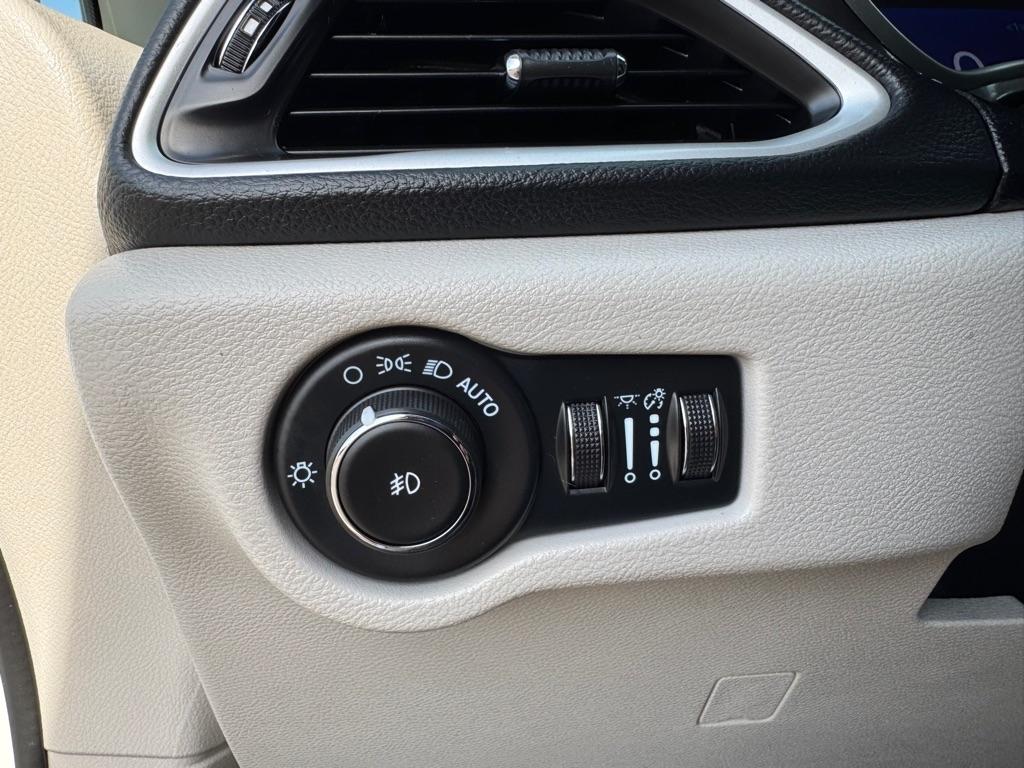Chrysler Pacifica Hybrid Select FWD 2024