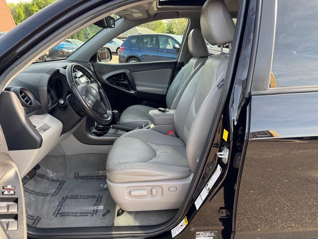 Toyota RAV4 4WD 4dr 4-cyl 4-Spd AT Ltd (Natl) 2011