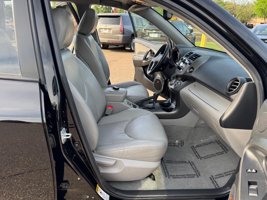 Toyota RAV4 4WD 4dr 4-cyl 4-Spd AT Ltd (Natl) 2011