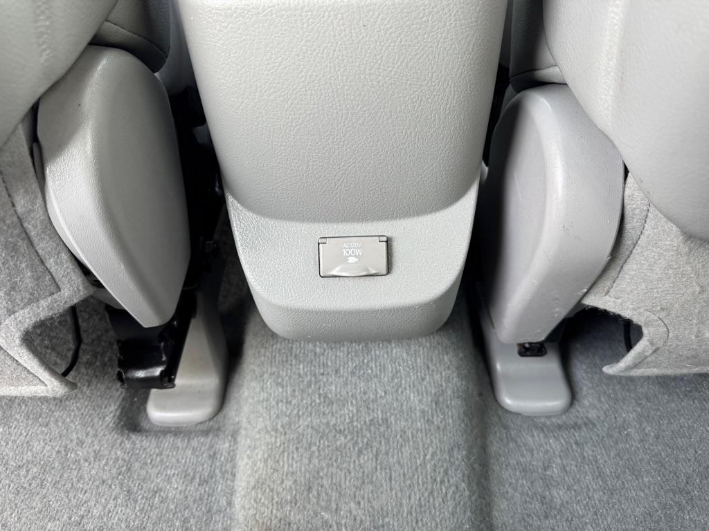 Toyota RAV4 4WD 4dr 4-cyl 4-Spd AT Ltd (Natl) 2011
