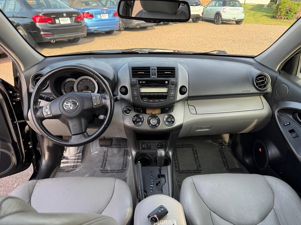 Toyota RAV4 4WD 4dr 4-cyl 4-Spd AT Ltd (Natl) 2011