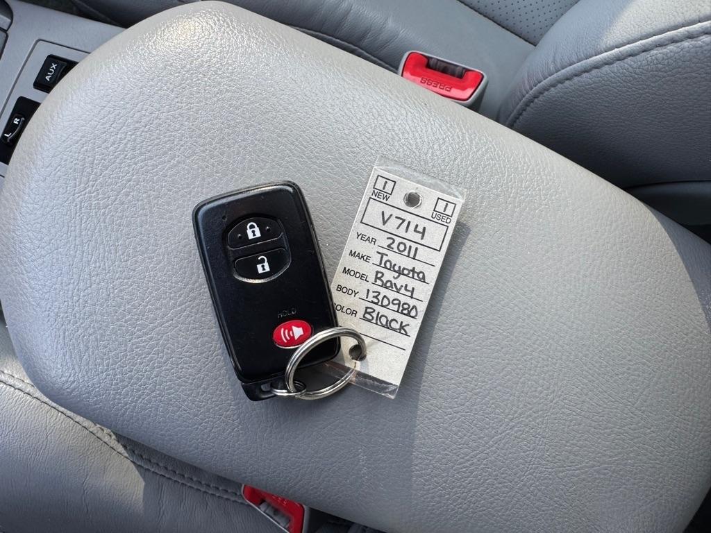Toyota RAV4 4WD 4dr 4-cyl 4-Spd AT Ltd (Natl) 2011