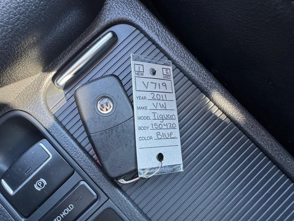 Volkswagen Tiguan 4WD 4dr S 4Motion 2011