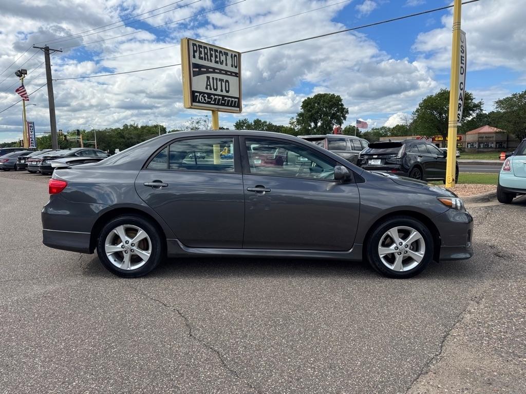 Toyota Corolla 4dr Sdn Auto LE Special Edition (Natl) 2013