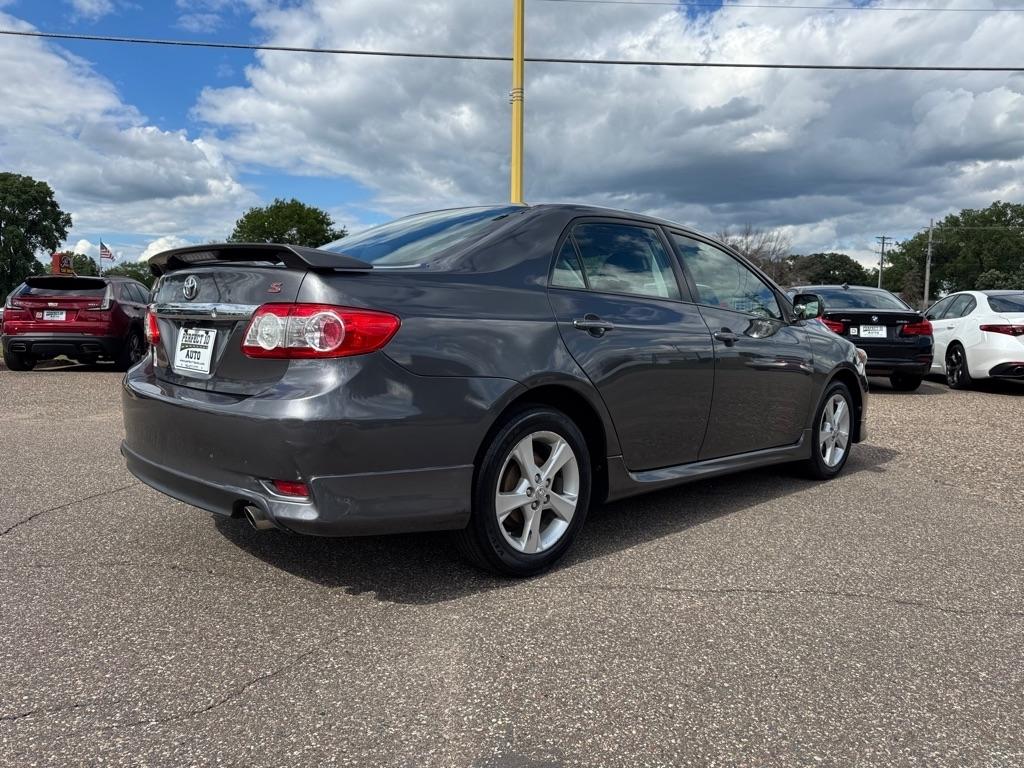 Toyota Corolla 4dr Sdn Auto LE Special Edition (Natl) 2013
