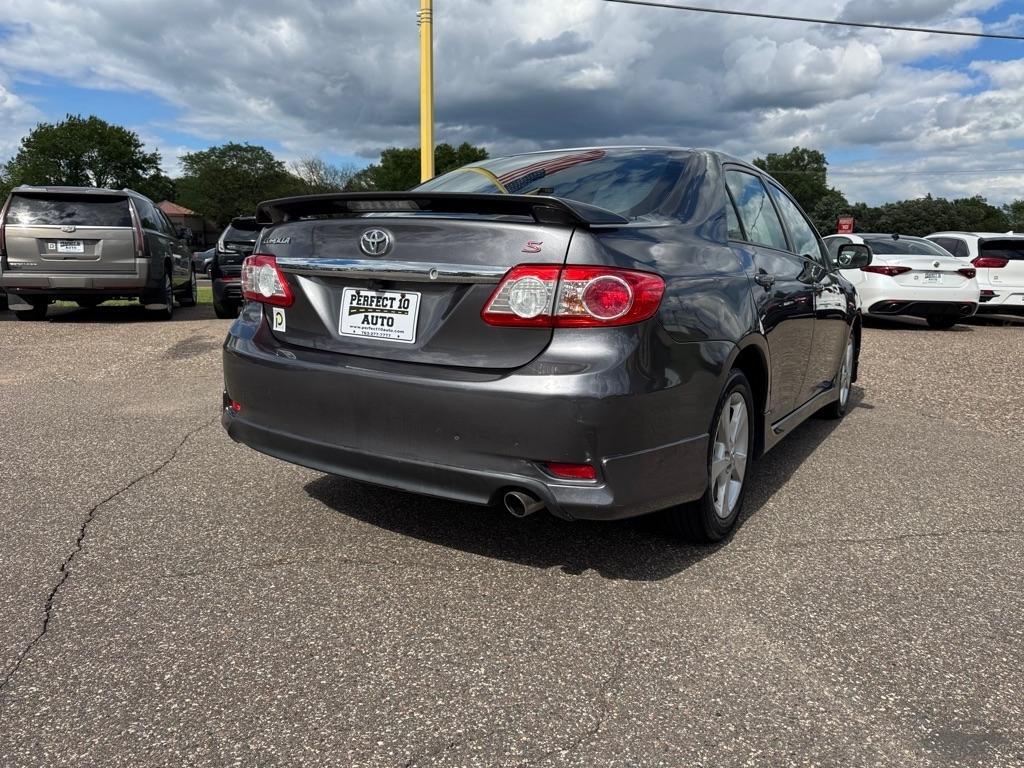 Toyota Corolla 4dr Sdn Auto LE Special Edition (Natl) 2013