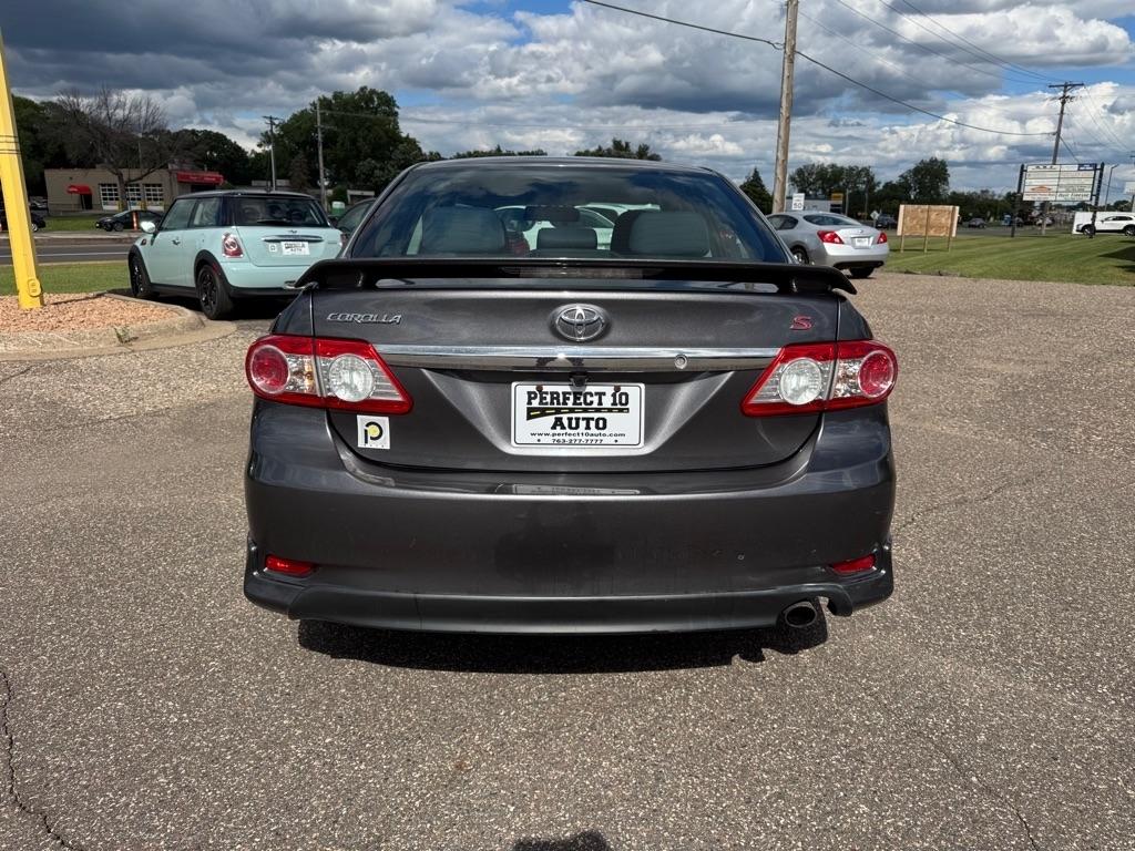 Toyota Corolla 4dr Sdn Auto LE Special Edition (Natl) 2013