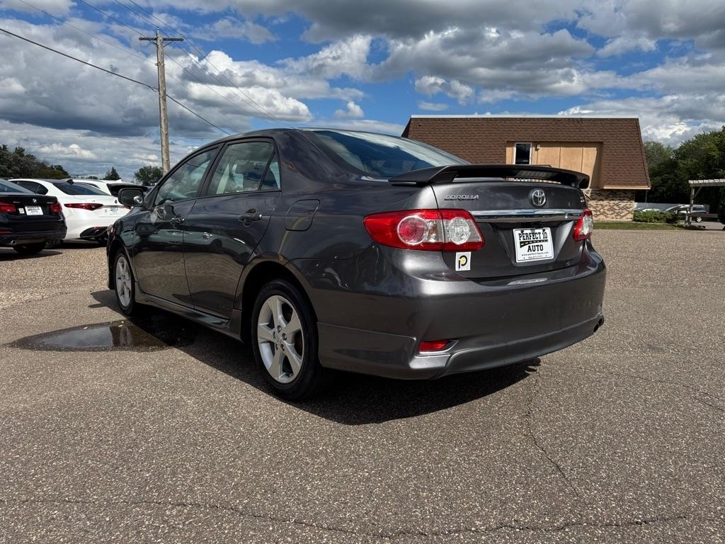 Toyota Corolla 4dr Sdn Auto LE Special Edition (Natl) 2013