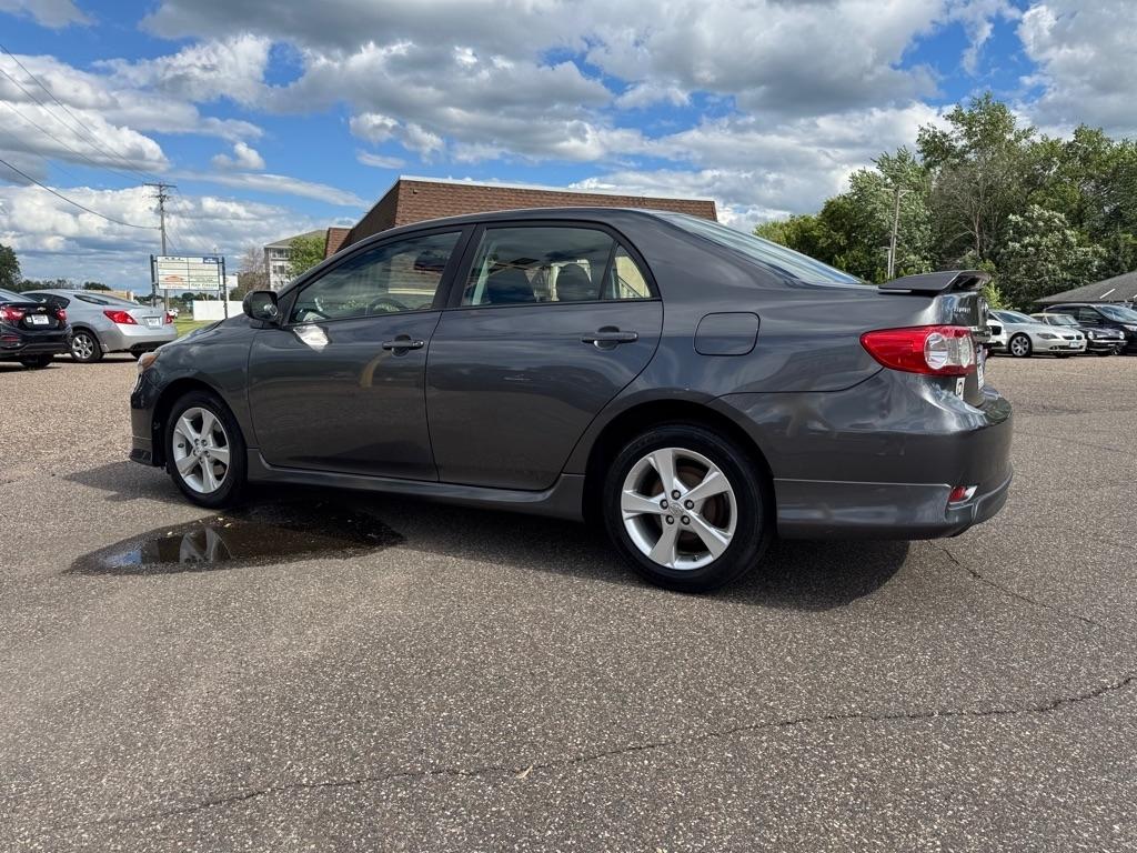 Toyota Corolla 4dr Sdn Auto LE Special Edition (Natl) 2013