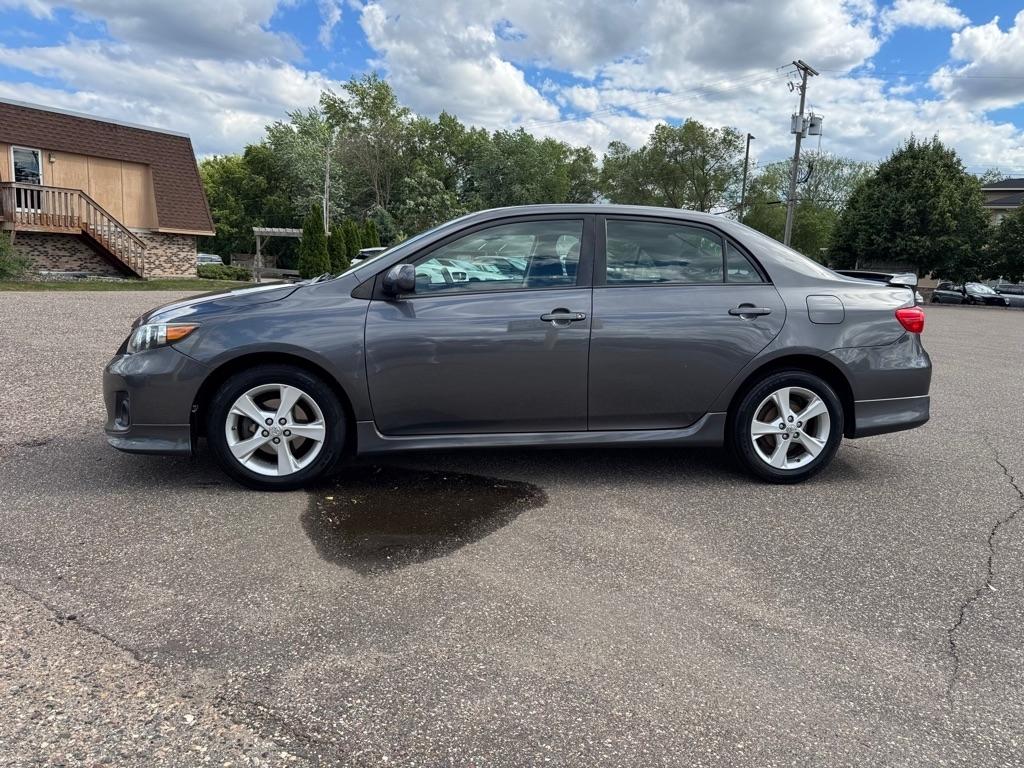 Toyota Corolla 4dr Sdn Auto LE Special Edition (Natl) 2013