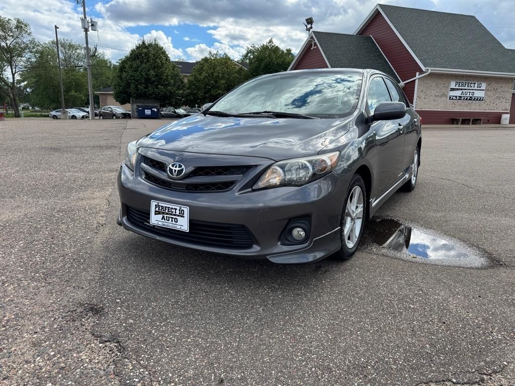 Toyota Corolla 4dr Sdn Auto LE Special Edition (Natl) 2013