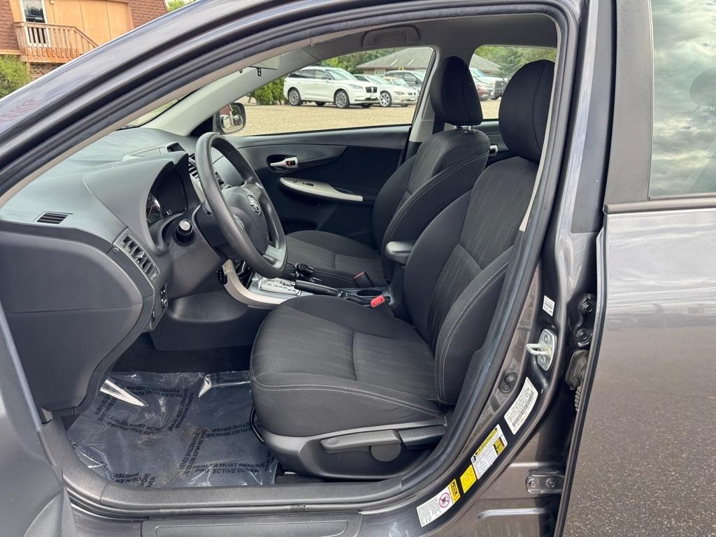 Toyota Corolla 4dr Sdn Auto LE Special Edition (Natl) 2013