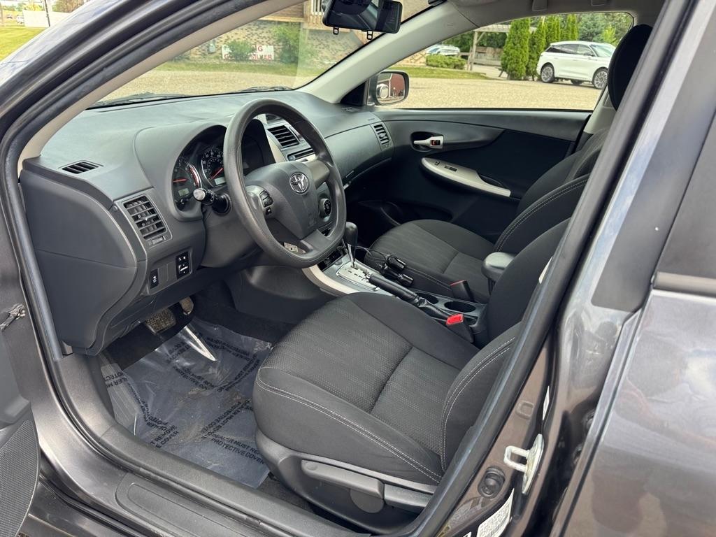 Toyota Corolla 4dr Sdn Auto LE Special Edition (Natl) 2013
