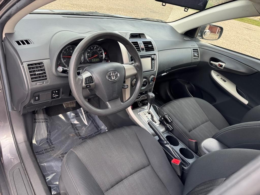 Toyota Corolla 4dr Sdn Auto LE Special Edition (Natl) 2013