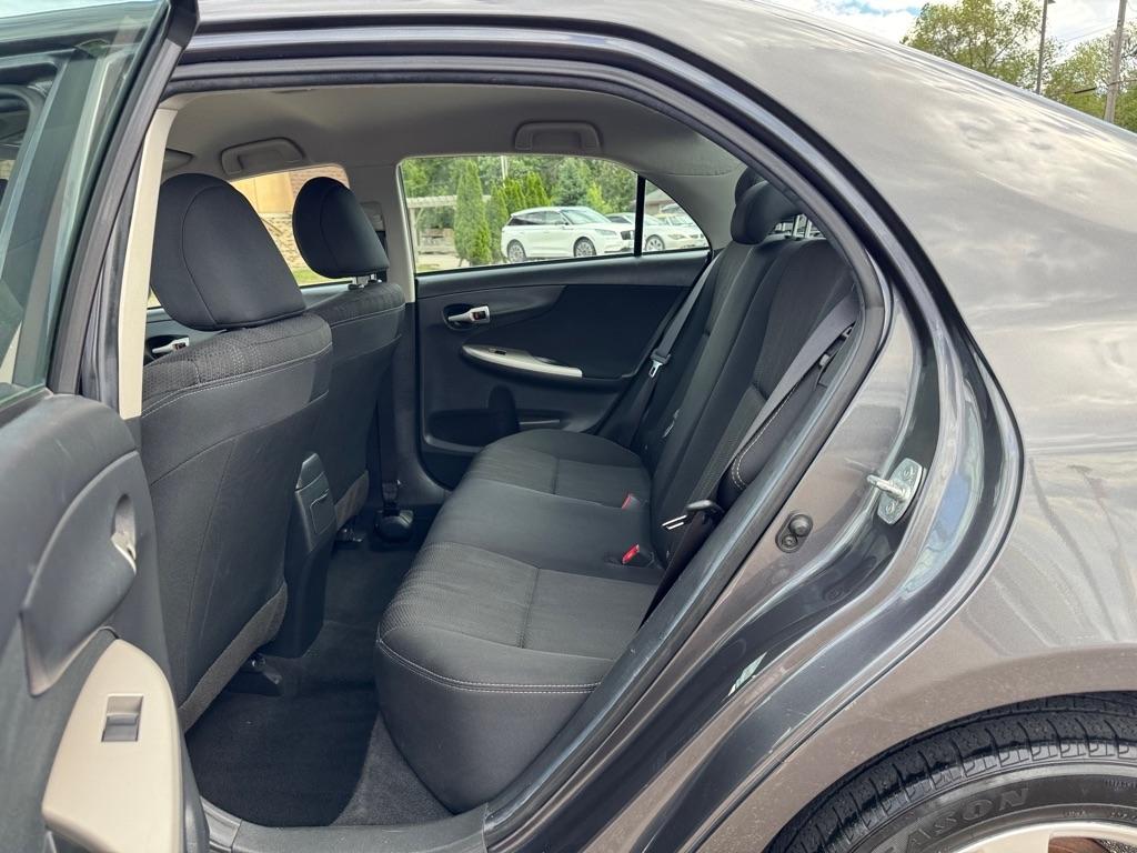 Toyota Corolla 4dr Sdn Auto LE Special Edition (Natl) 2013