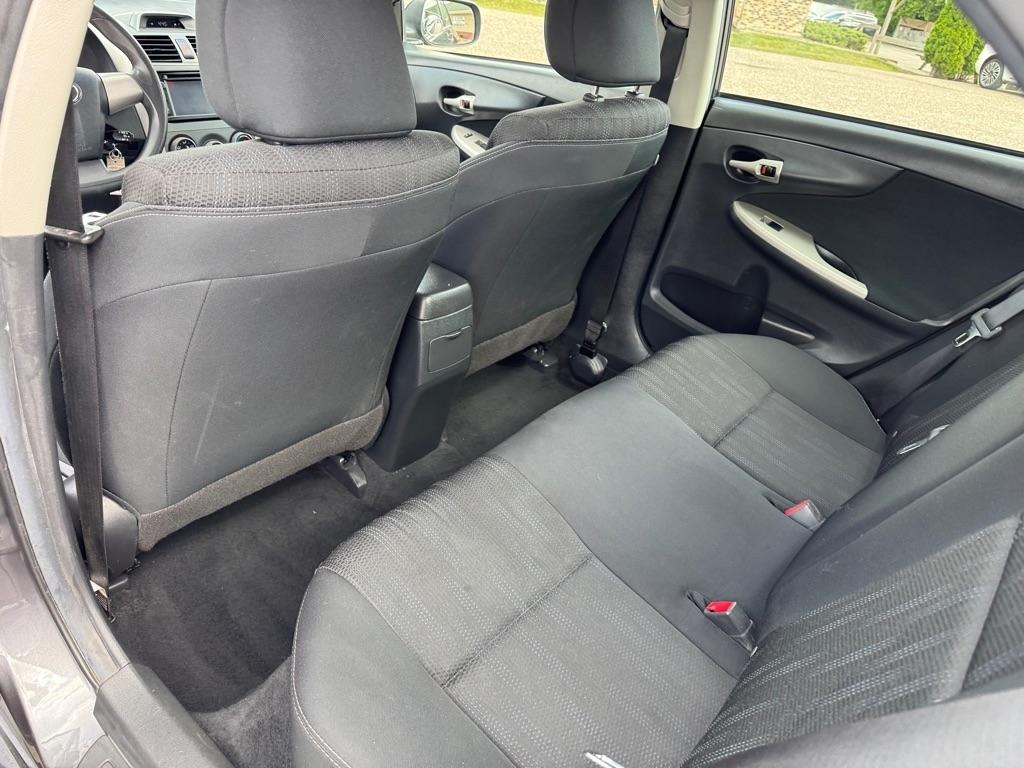 Toyota Corolla 4dr Sdn Auto LE Special Edition (Natl) 2013