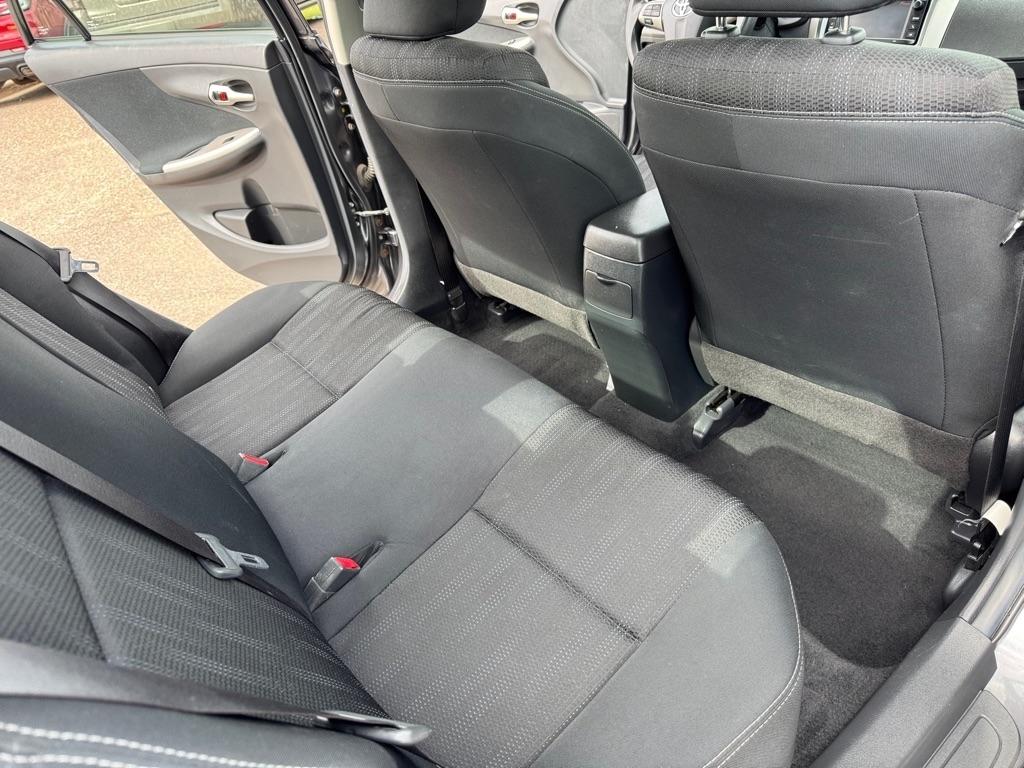 Toyota Corolla 4dr Sdn Auto LE Special Edition (Natl) 2013