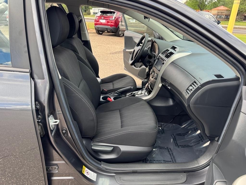 Toyota Corolla 4dr Sdn Auto LE Special Edition (Natl) 2013