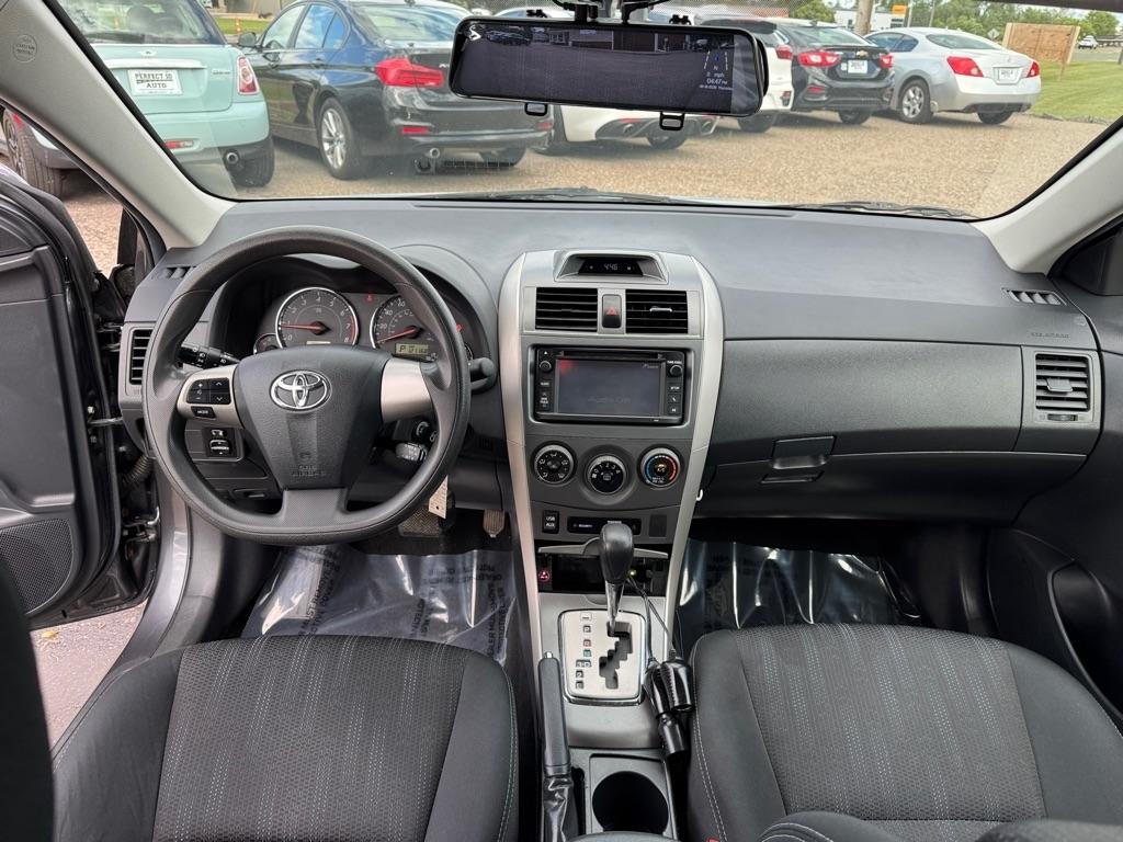 Toyota Corolla 4dr Sdn Auto LE Special Edition (Natl) 2013