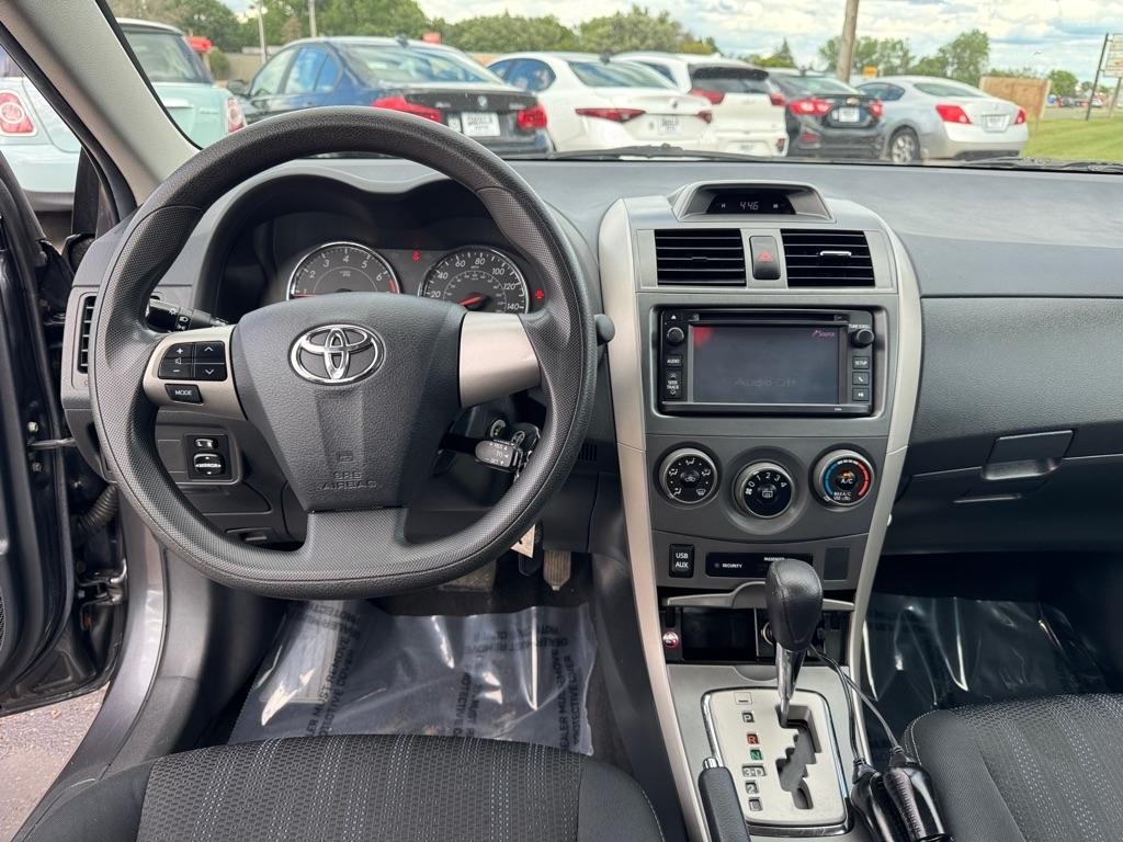 Toyota Corolla 4dr Sdn Auto LE Special Edition (Natl) 2013