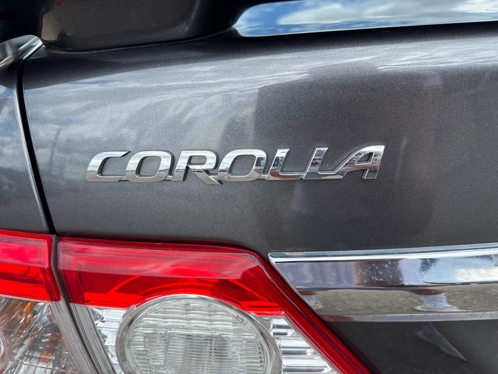 Toyota Corolla 4dr Sdn Auto LE Special Edition (Natl) 2013
