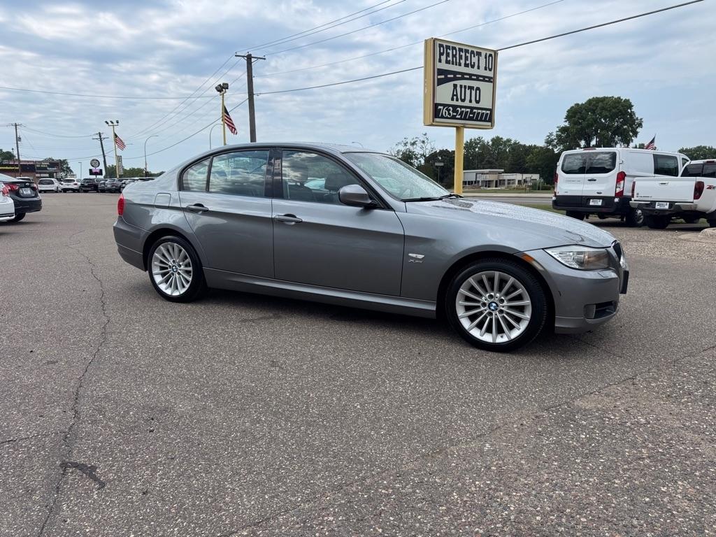 BMW 3 Series 4dr Sdn 328i xDrive AWD 2011