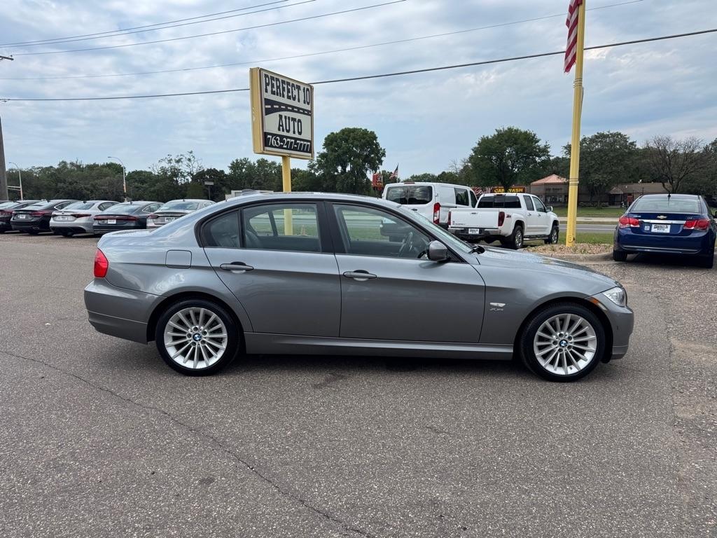 BMW 3 Series 4dr Sdn 328i xDrive AWD 2011