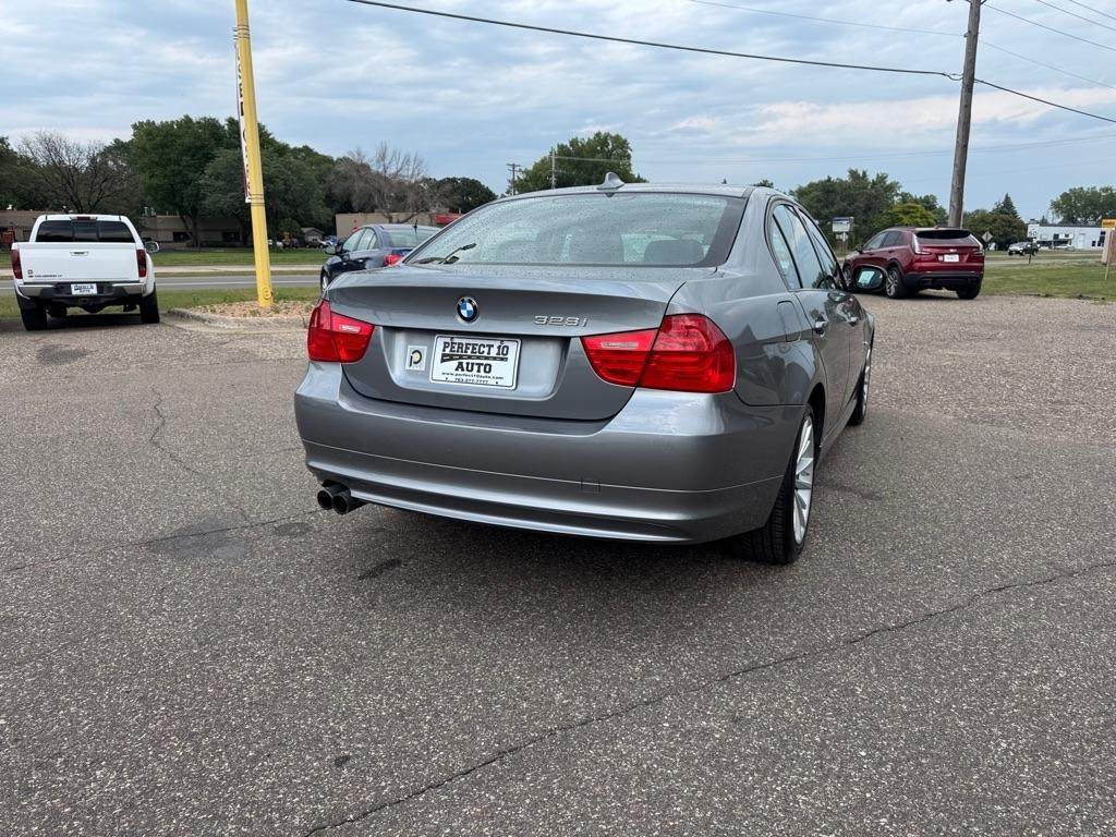 BMW 3 Series 4dr Sdn 328i xDrive AWD 2011
