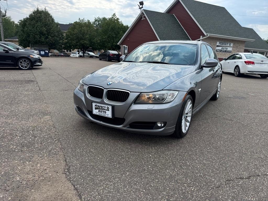 BMW 3 Series 4dr Sdn 328i xDrive AWD 2011
