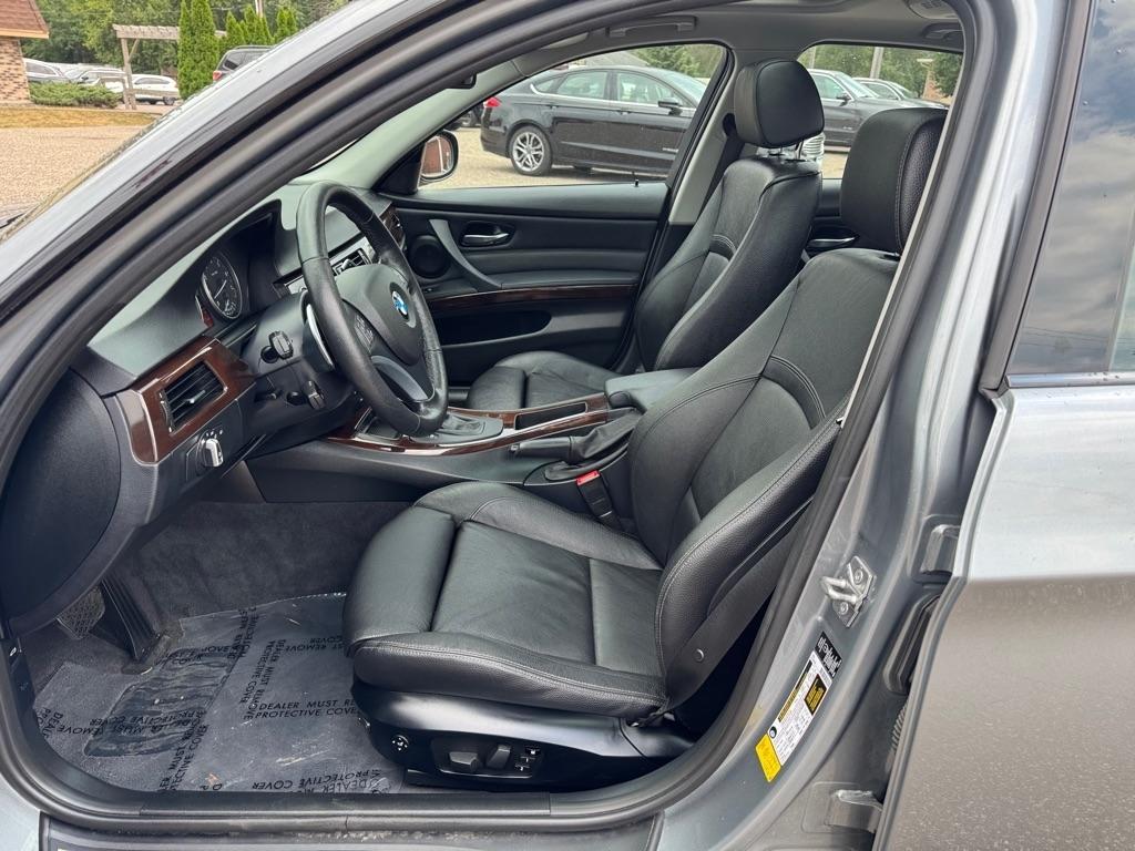 BMW 3 Series 4dr Sdn 328i xDrive AWD 2011
