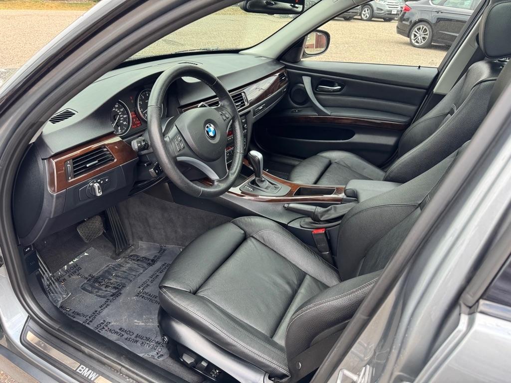 BMW 3 Series 4dr Sdn 328i xDrive AWD 2011